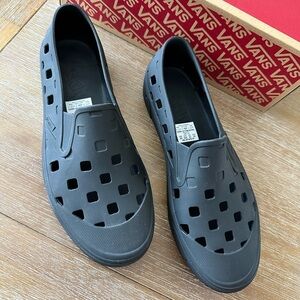 VANS Trek slip-ons